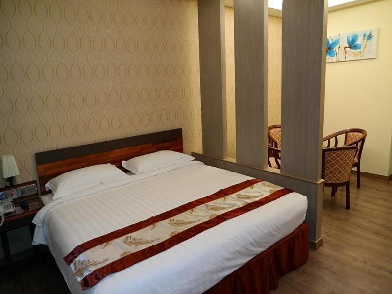 Nova Kuching Hotel Buitenkant foto