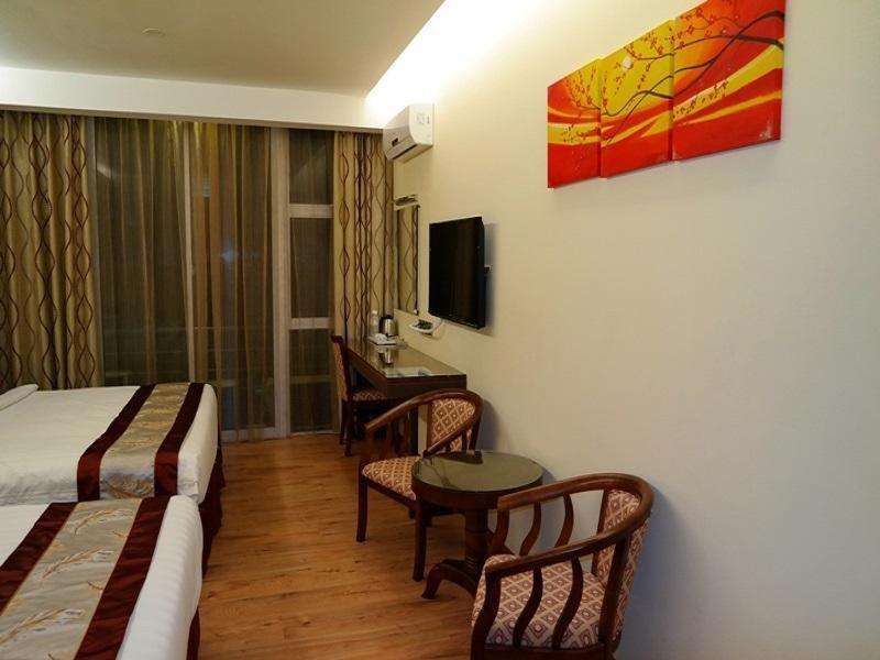 Nova Kuching Hotel Buitenkant foto