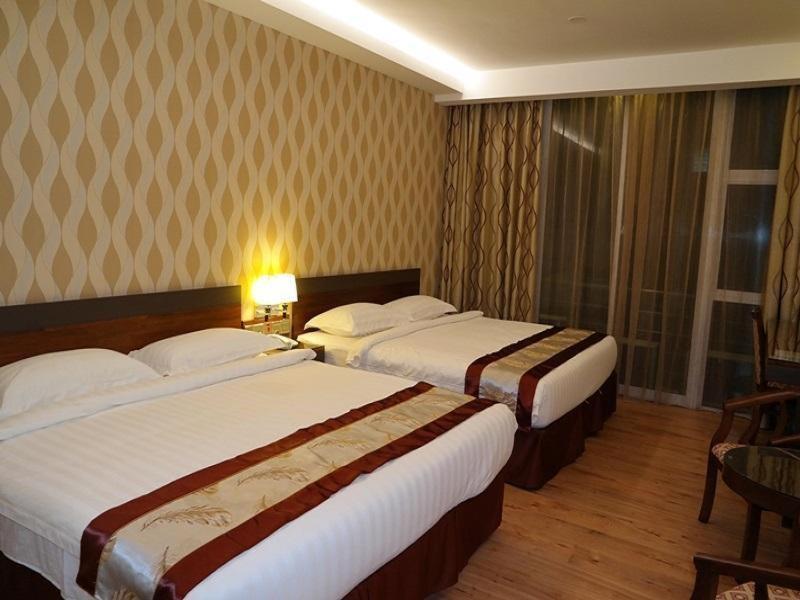 Nova Kuching Hotel Buitenkant foto