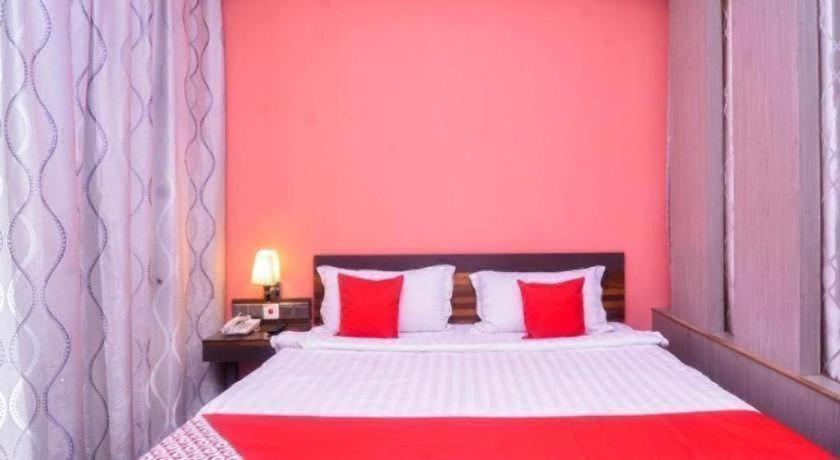 Nova Kuching Hotel Buitenkant foto