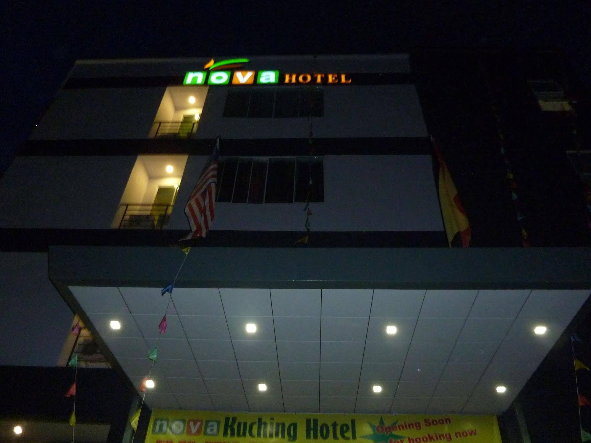 Nova Kuching Hotel Buitenkant foto
