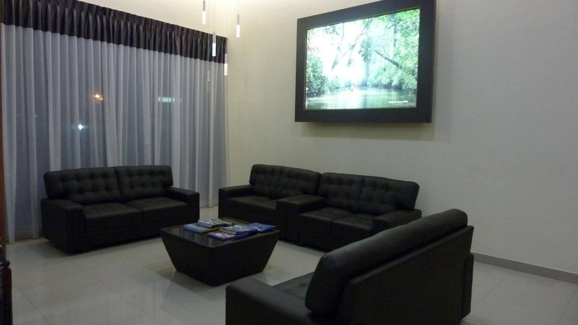 Nova Kuching Hotel Buitenkant foto