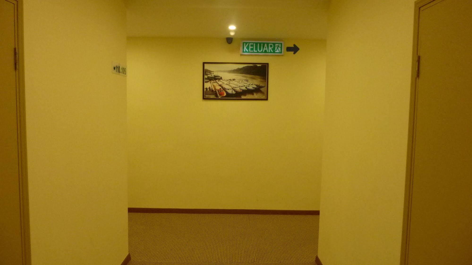 Nova Kuching Hotel Buitenkant foto